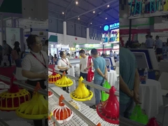 جهاز تغذية الدواجن الأوتوماتيكي مع كمية تغذية من 1-99 جرام من المواد البلاستيكية